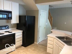 8382 Enclave Blvd in Fishers, IN - Building Photo - Building Photo