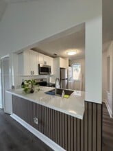 1075 Coral Club Dr in Coral Springs, FL - Building Photo - Building Photo