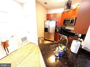 14305 Climbing Rose Way in Centreville, VA - Building Photo - Building Photo