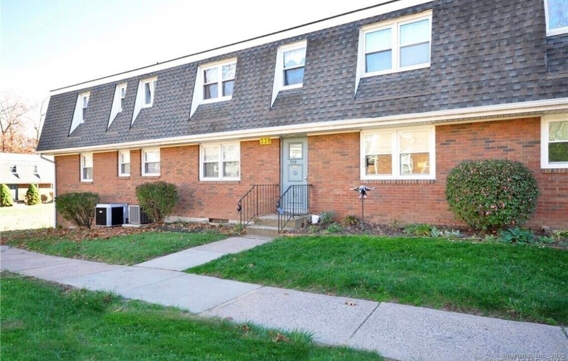 338 Dunfey Ln in Windsor, CT - Building Photo