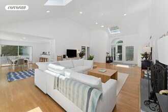 26 Deer Path in Quogue, NY - Building Photo - Building Photo