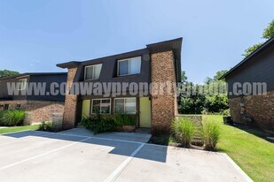 716 S Mitchell St in Conway, AR - Building Photo