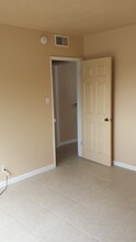 8612 S 12th Ave in Inglewood, CA - Building Photo - Building Photo