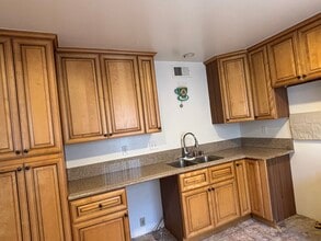 7950 Via Latina in Burbank, CA - Foto de edificio - Building Photo