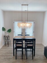 7922 Shore Dr, Unit 306 in Norfolk, VA - Foto de edificio - Building Photo
