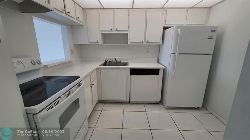 4374 NW 9th Ave in Pompano Beach, FL - Building Photo