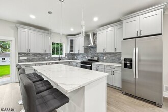 136 Cedar Ave in Hawthorne, NJ - Building Photo - Building Photo
