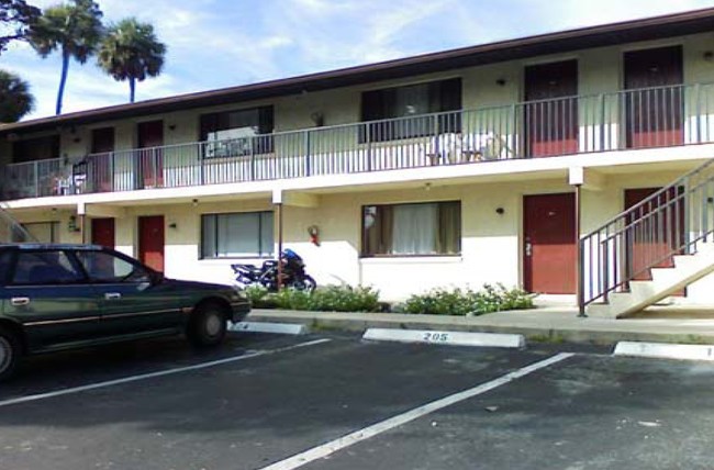 Seminole Apartments in Daytona Beach, FL - Building Photo - Building Photo