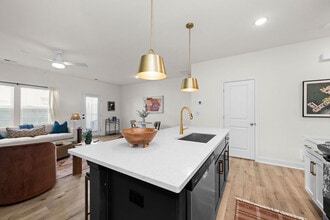 Oak Lake Townhomes in Charlotte, NC - Foto de edificio - Building Photo