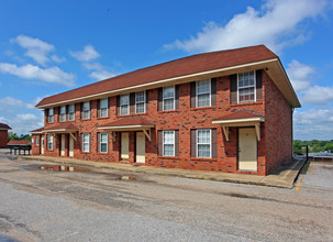 Brookhaven Apartments in Tuscaloosa, AL - Foto de edificio - Building Photo