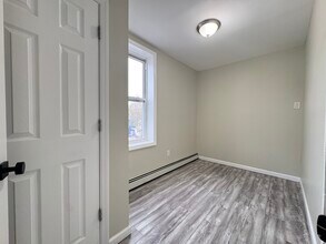 114 Mallory Ave, Unit 3 in Jersey City, NJ - Foto de edificio - Building Photo