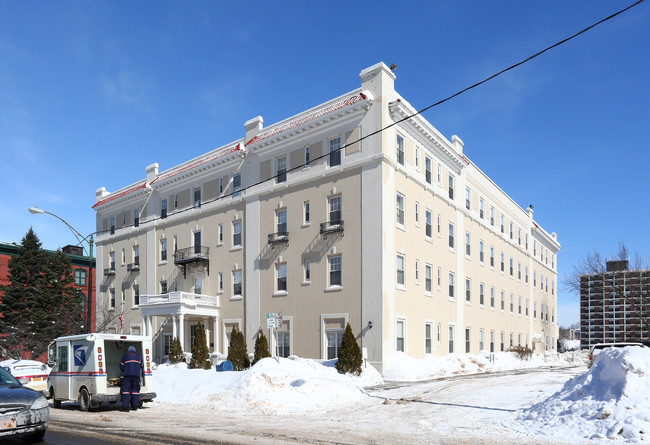 Pontiac Terrace Apartments in Oswego, NY - Building Photo - Building Photo