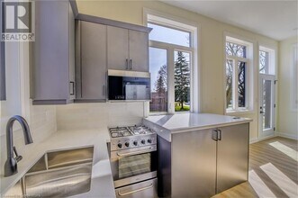 77 W 4th St in Hamilton, ON - Building Photo - Building Photo