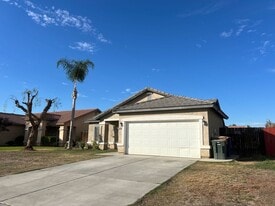 1208 Bachelor St in Bakersfield, CA - Building Photo