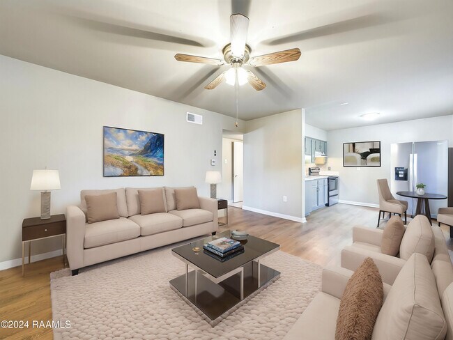 201 S College Rd in Lafayette, LA - Foto de edificio - Building Photo