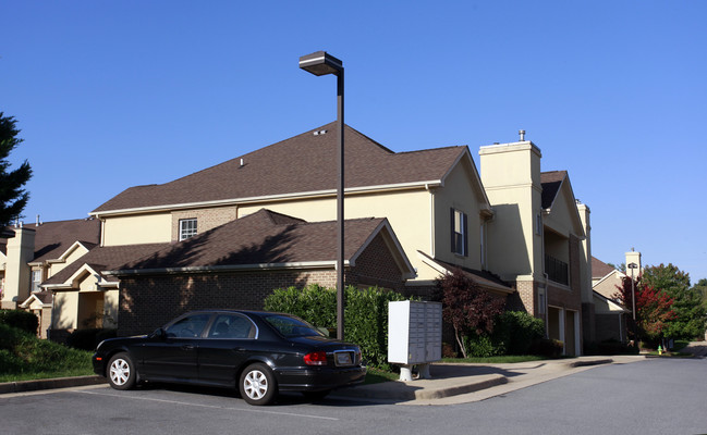 Summerfield Apartments in Winchester, VA - Foto de edificio - Building Photo