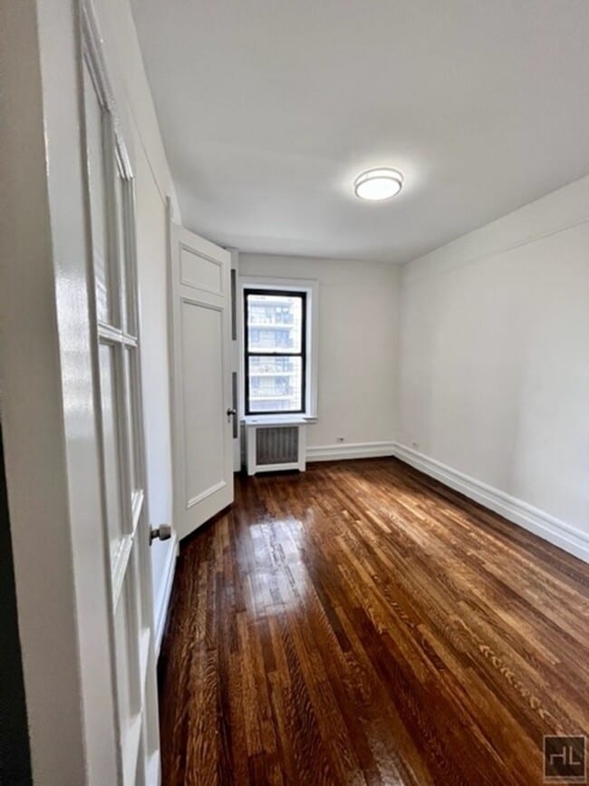 W 178 St, Unit 41 in New York, NY - Foto de edificio - Building Photo