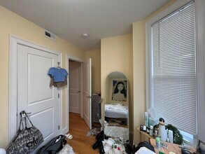 183 River St, Unit 2 in Cambridge, MA - Building Photo - Building Photo