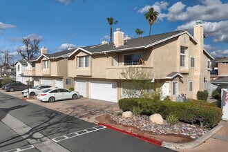 Dover Place in El Cajon, CA - Building Photo - Building Photo