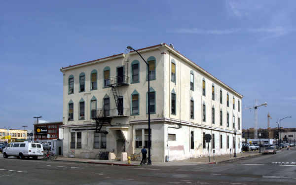 Clermont/Coast Hotel in San Diego, CA - Building Photo