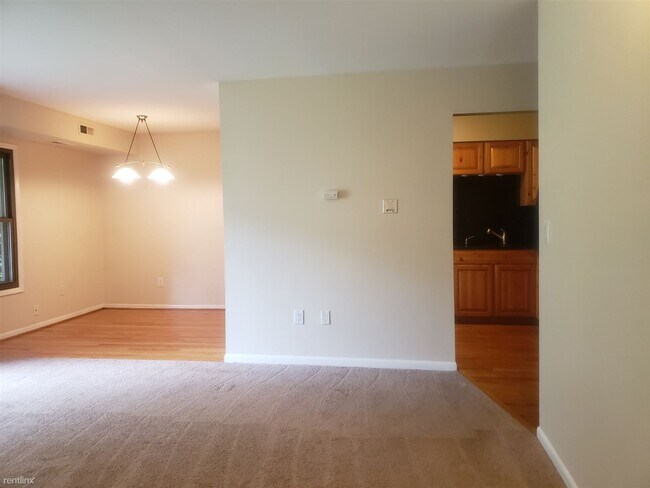 30475 W 14 Mile Rd-Unit -Apt 80 in Farmington Hills, MI - Foto de edificio - Building Photo
