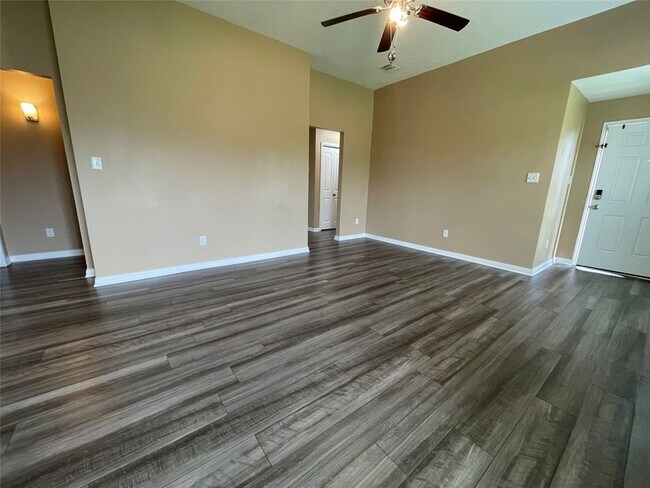 832 Mockingbird St in Navasota, TX - Building Photo - Building Photo