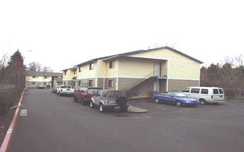 2735 SE 125th Ave in Portland, OR - Building Photo - Building Photo