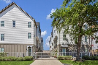 2222 Lou Ellen Ln in Houston, TX - Building Photo - Building Photo