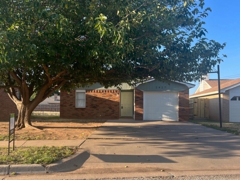 2427 88th St in Lubbock, TX - Building Photo