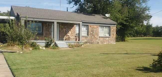 property at 1017 Clover Ln