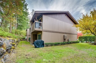 4911 S Orchard St in University Place, WA - Foto de edificio - Building Photo