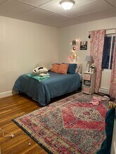 42 Orchard Rd, Unit 2 in Brookline, MA - Foto de edificio - Building Photo