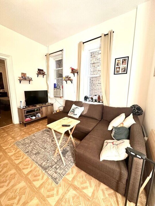 1325 W 18th St in Chicago, IL - Building Photo