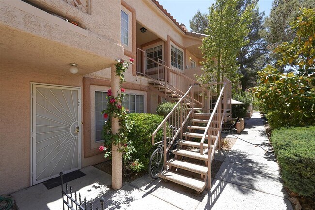 1612 N Torrey Pines Dr in Las Vegas, NV - Building Photo - Building Photo