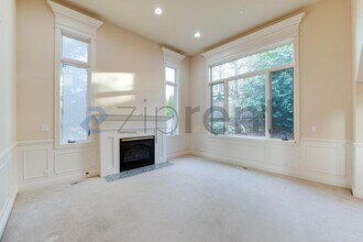 16461 SE 56th Pl in Bellevue, WA - Building Photo - Building Photo