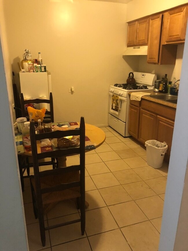 2411 W Fargo Ave in Chicago, IL - Building Photo - Building Photo