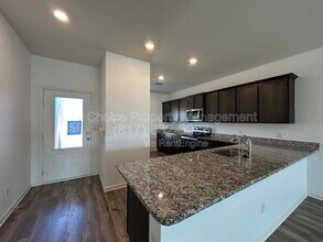 112 Cactus Crk Trl in Newark, TX - Foto de edificio - Building Photo