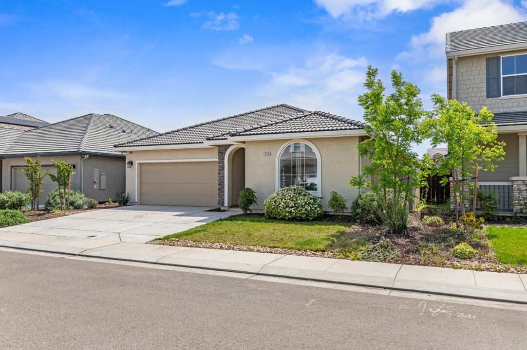 1614 Veteran St in Manteca, CA - Building Photo