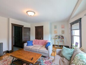 92 Powder House Blvd in Somerville, MA - Foto de edificio - Building Photo