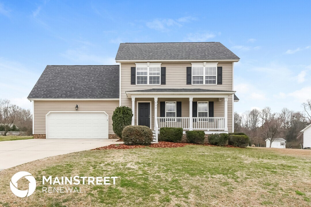 453 Axum Rd in Willow Spring, NC - Building Photo