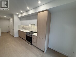 2227 St Johns St in Port Moody, BC - Building Photo - Building Photo