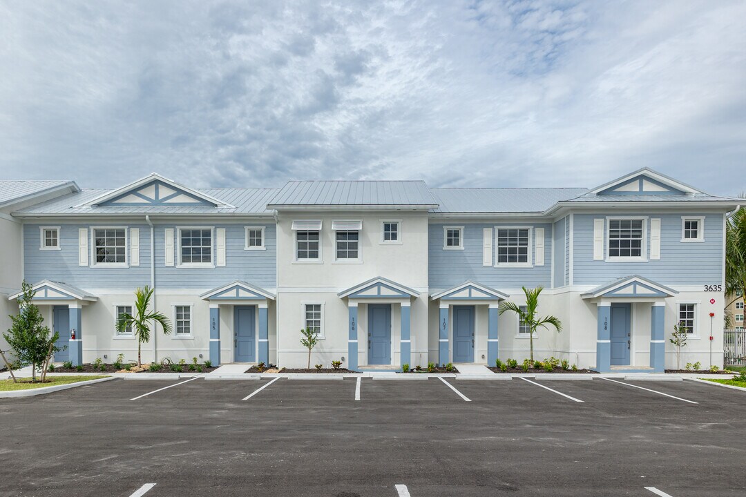 The Mallory Townhomes in Ft. Myers, FL - Building Photo