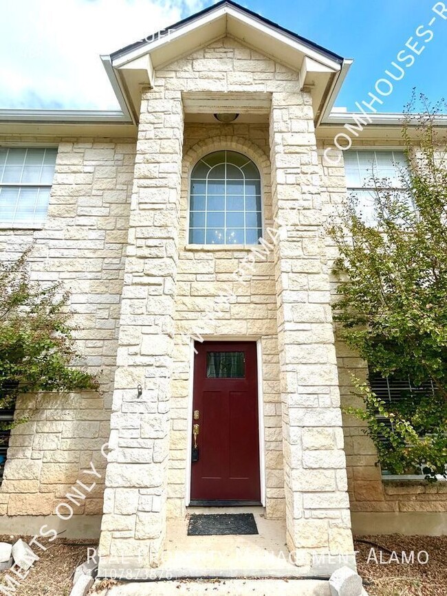 215 River Bluff in Castroville, TX - Foto de edificio - Building Photo