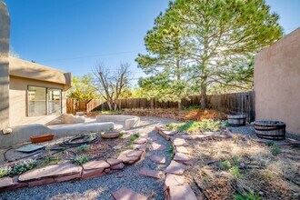 953 Camino de Chelly in Santa Fe, NM - Building Photo - Building Photo
