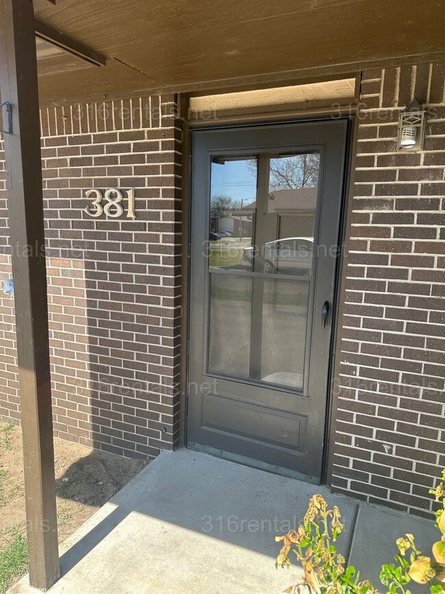 379 E Marion Ct in Wichita, KS - Building Photo - Building Photo