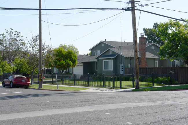 902 4th Ave in Redwood City, CA - Building Photo - Building Photo