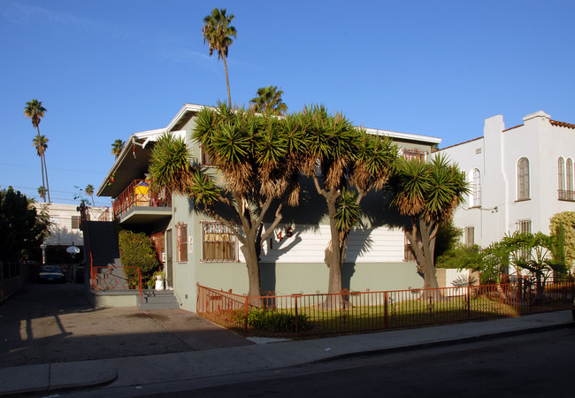 145 N Edgemont St in Los Angeles, CA - Building Photo - Building Photo