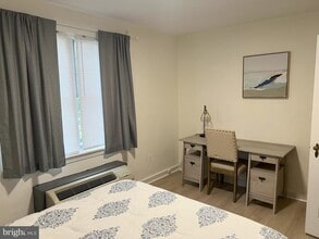 16 Auburn Ct in Alexandria, VA - Foto de edificio - Building Photo