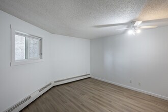 Christopher County in Edmonton, AB - Building Photo - Interior Photo
