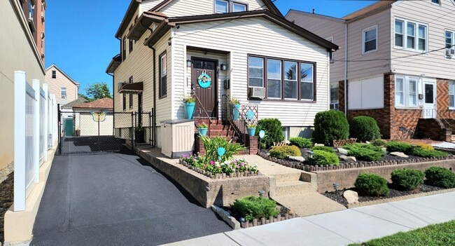 11 Banta Ave, Unit 1 in Garfield, NJ - Building Photo - Building Photo